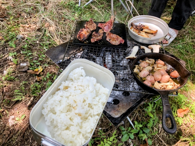 無水調理鍋は軽いからキャンプに最適！