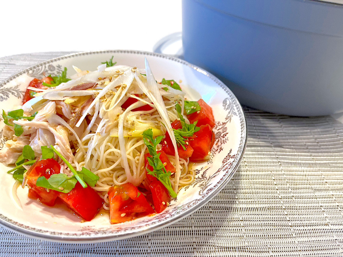 無水調理鍋で作る蒸し鶏とトマトのぶっかけそうめんレシピ