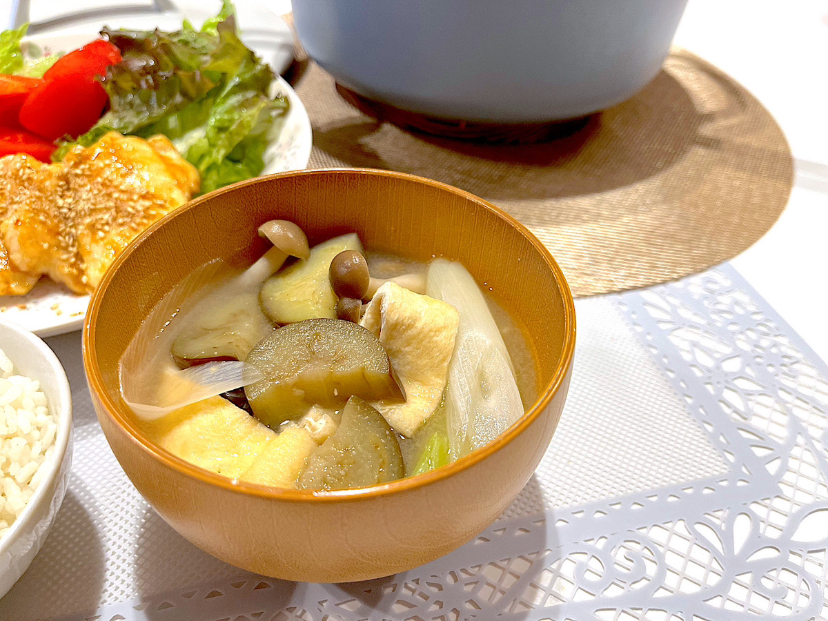 無水調理鍋でつくる茄子の味噌汁